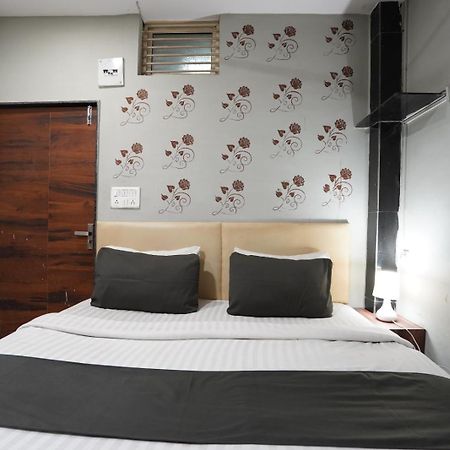 Hotel Sai Inn, Ahmedabad Airport Экстерьер фото