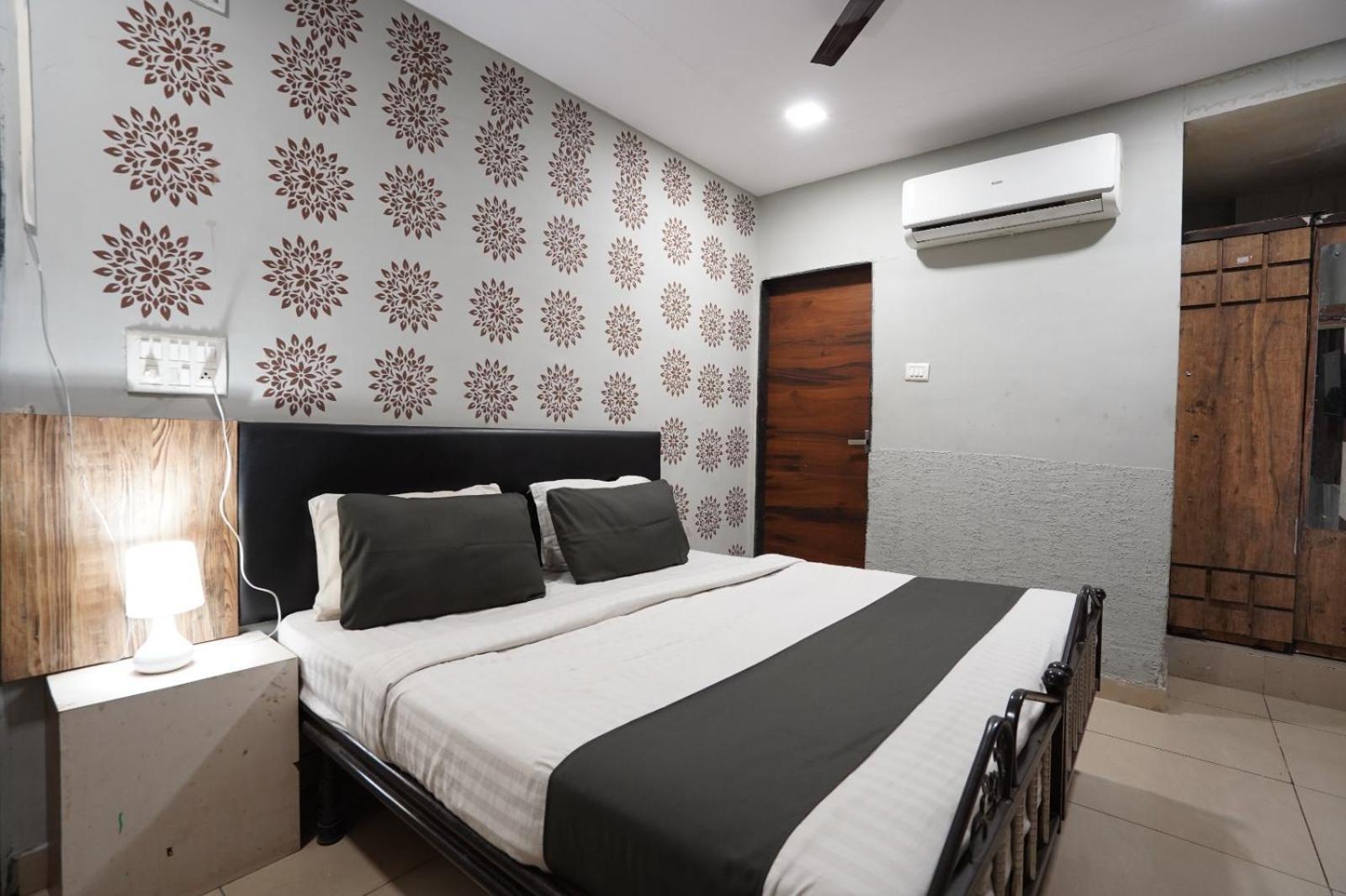 Hotel Sai Inn, Ahmedabad Airport Экстерьер фото