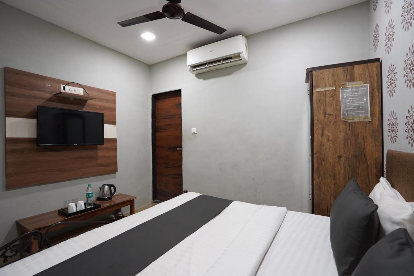 Hotel Sai Inn, Ahmedabad Airport Экстерьер фото